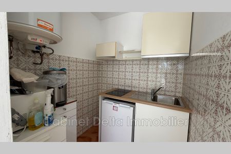 Location Appartement 1 pièce 26m² SANARY SUR MER 83110 - Photo 2