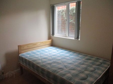 Great Apartment, 122a Fitzroy Avenue, Queens Quarter!, Belfast, BT7 1HX - Photo 2