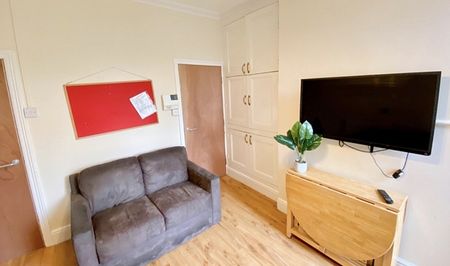 Fantastic 4 student bedroom property - Photo 2