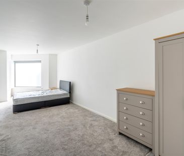 2 bed apartment to rent in Warton Terrace, Heaton, NE6 - Photo 2