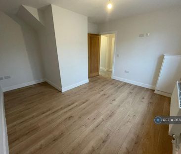 4 bedroom terraced house to rent - Photo 2