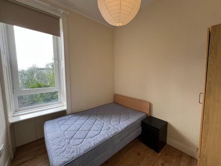 3 bedroom flat to rent - Photo 3