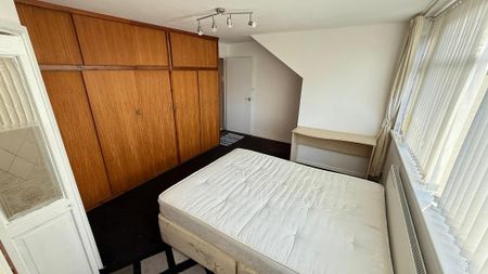 4 bedroom end of terrace house to rent - Photo 4