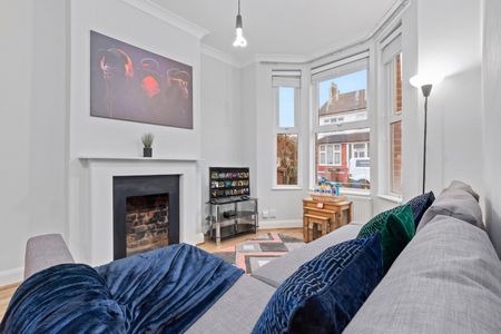 3 Bed Semi-Detached House, Vansittart Road, E7 - Photo 2