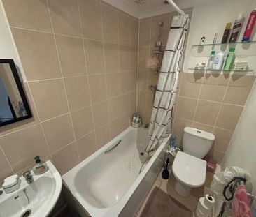 2 bedroom end of terrace house to rent - Photo 4