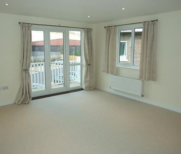 2 bedroom flat to rent - Photo 2