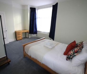 4 bedroom terraced house to rent - Photo 1