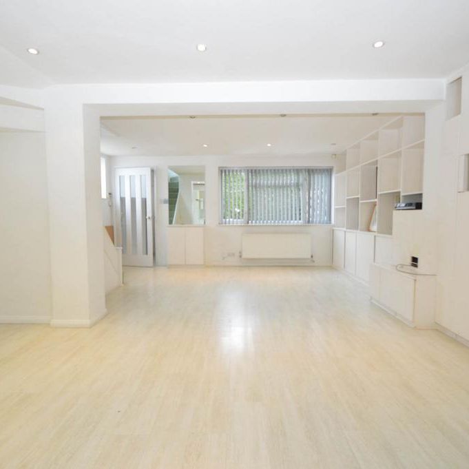 3 bedroom semi-detached house to rent - Photo 1