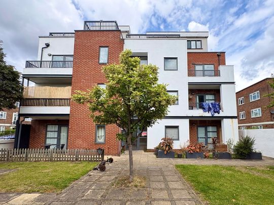 1 Bed Flat, Bay Tree Court, IG11 - Photo 1