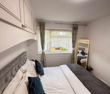 1 bedroom in a house share to rent - Photo 2