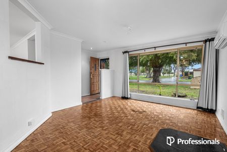 Spacious Home Opposite Park! - Photo 2