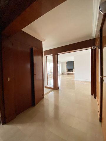 Location Appartement 5 pièces 115m² - Photo 4