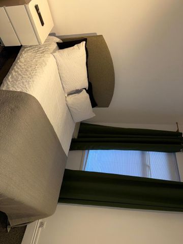 1 bedroom in a flat share to rent - Photo 4