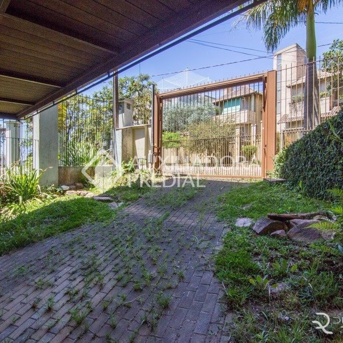 Casa com 3 quartos e 331m² para alugar em Teresópolis, Porto Alegre. - Foto 1