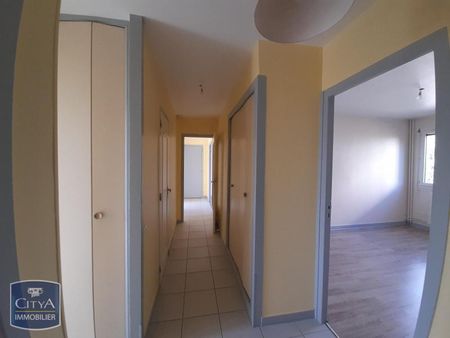 Location Appartement 5 pièces 87m² BOURG EN BRESSE 01000 - Photo 2