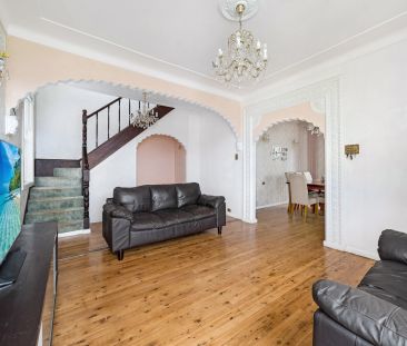 Large Family House - Photo 2