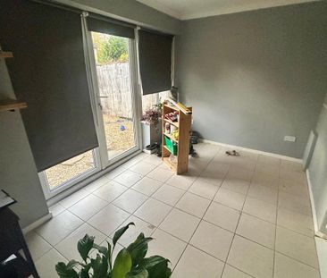 5 bedroom semi-detached house to rent - Photo 2