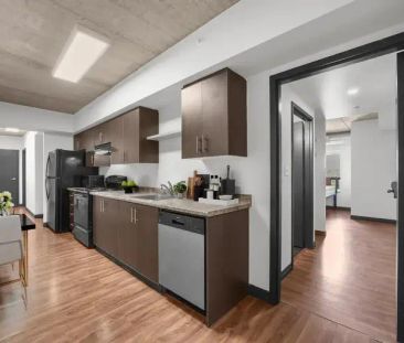 21 Columbia Street West | 21 Columbia Street West, Waterloo - Photo 1