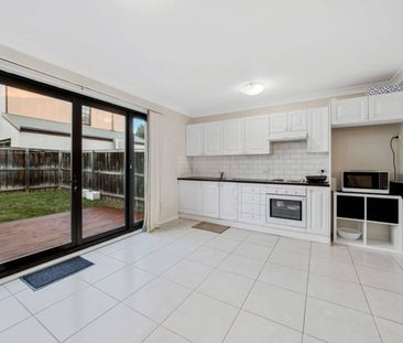 Modern Contemporary Townhouse - Photo 2