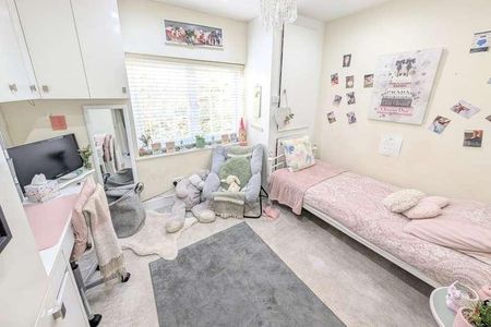 Knaphill, Surrey, GU21 - Photo 4