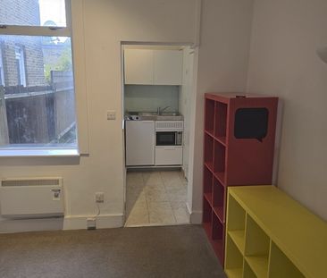 Studio Flat, Lewin Road, SW16 - Photo 2