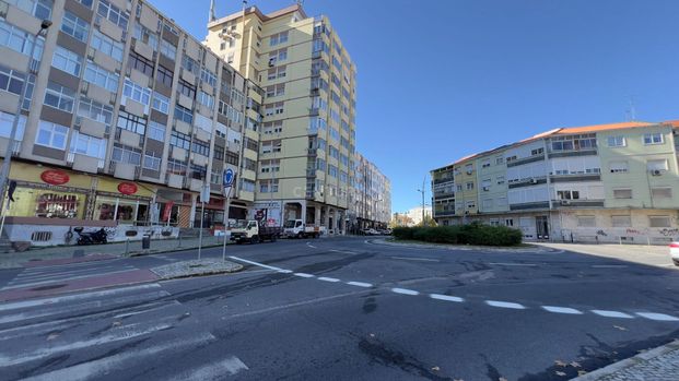 Apartamento T1+1 no centro da Cova da Piedade, Almada. - Photo 1