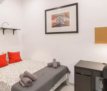 Carrer de Sants, Barcelona, Catalonia 08014 - Photo 5