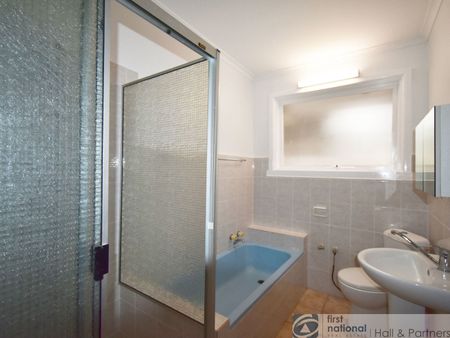 100 Oakwood Avenue, Noble Park North - Photo 2