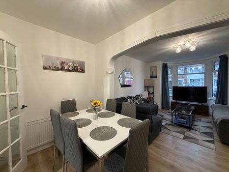 The Martyrs Close, CV3, Property for rent - Photo 2