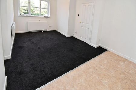 1 bedroom Flat To Let - Photo 3