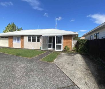 Sunny, Spacious Townhouse in a Convenient Location - Photo 4