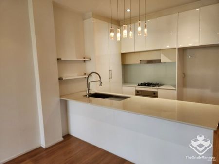 Gorgeous apartment in boutique complex - Photo 3