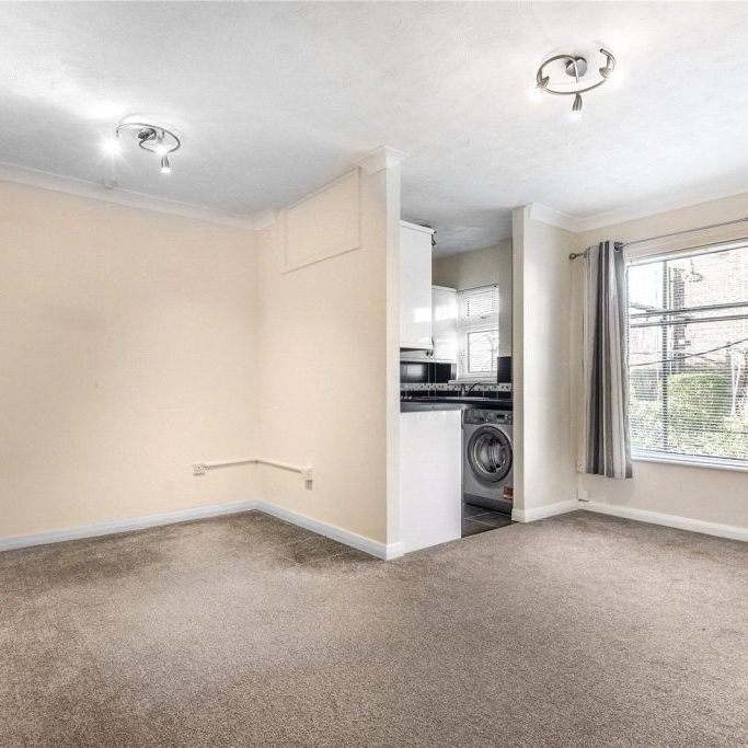 1 Bedroom - Claylands Road, Bishops Waltham - Photo 1