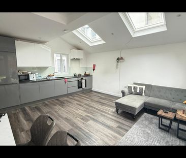 3 Bed Flat, Mount Road, NW4 - Photo 1