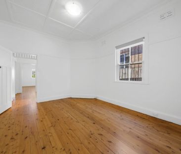 Spacious Three Bedroom House. - Photo 3
