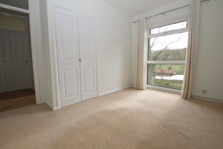 2 bed Flat for rent - Photo 4