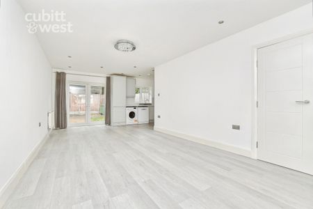 3 bedroom semi-detached house to rent - Photo 4