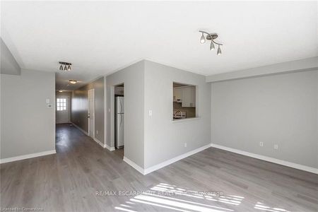 For Lease - 626 Taylor Crescent, Burlington, Ontario - Photo 4