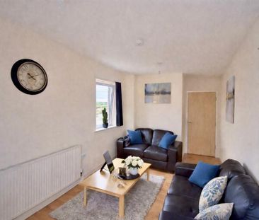 3 bedroom flat to rent - Photo 4