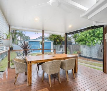 3 Bedroom house, 450 metres from Sutton's Beach. CONTACT JULIE SYKE... - Photo 2
