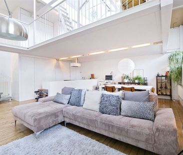 Stunning loft style apartment within a landmark Victorian school conversion - Photo 6