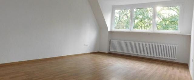 Schicke 3-Zimmerwohnung mit Laminat und modernisiertem Badezimmer... - Foto 1