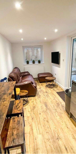 6 bed share house 🏡 Room 6 - Photo 1