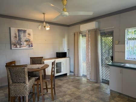 Comfortable Fully Furnished Unit - 3 Month Lease - Photo 3