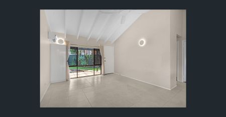 Stylish 2-Bedroom End-Unit in Quiet Cul-de-Sac - Photo 3