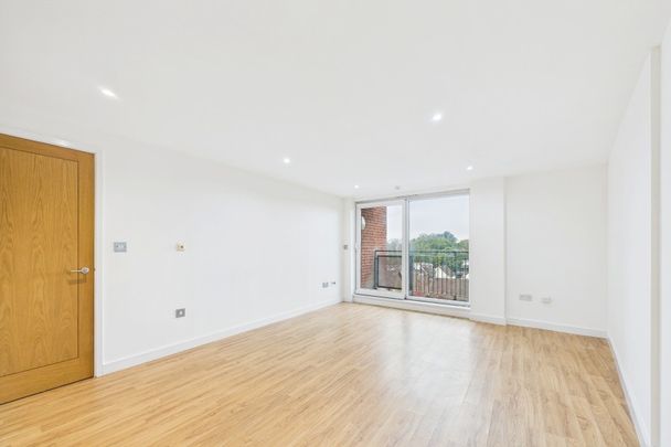 Aspect, Camberley, Surrye, GU15 - Photo 1