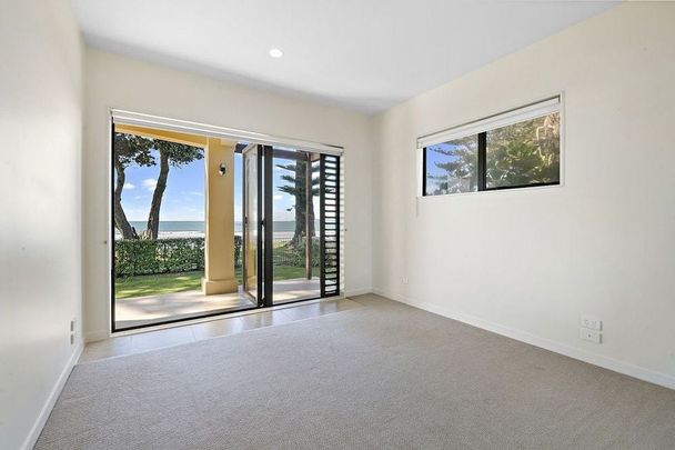 LIVE LIFE IN LUXURY ON THE BEACH! - Photo 1