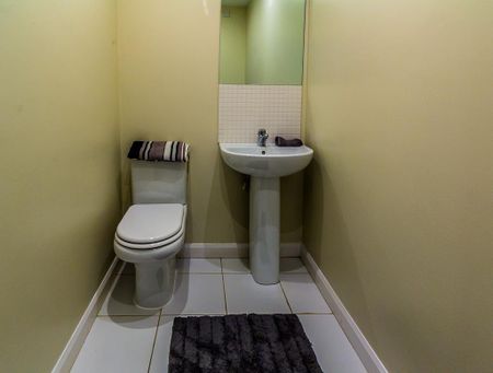 1 bedroom in a house share to rent - Photo 2