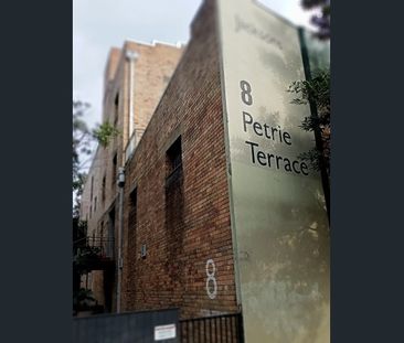 Fabulous Warehouse style apartment, fully furnished 5 living areas ... - Photo 4