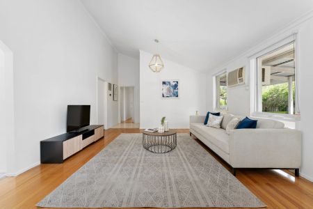 Bright, Freestanding & Perfectly Located - Photo 2